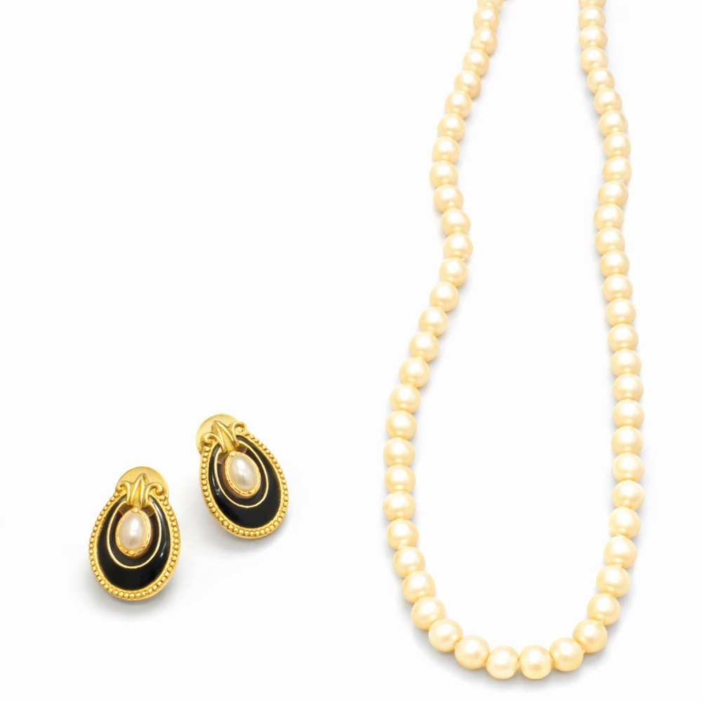 Gold and Black Pearl Necklace Set